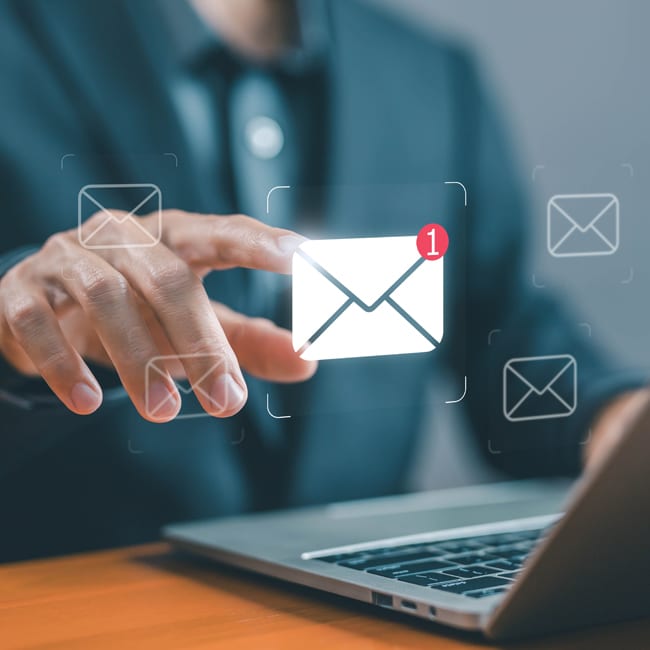 Service pour courriels en entreprise.